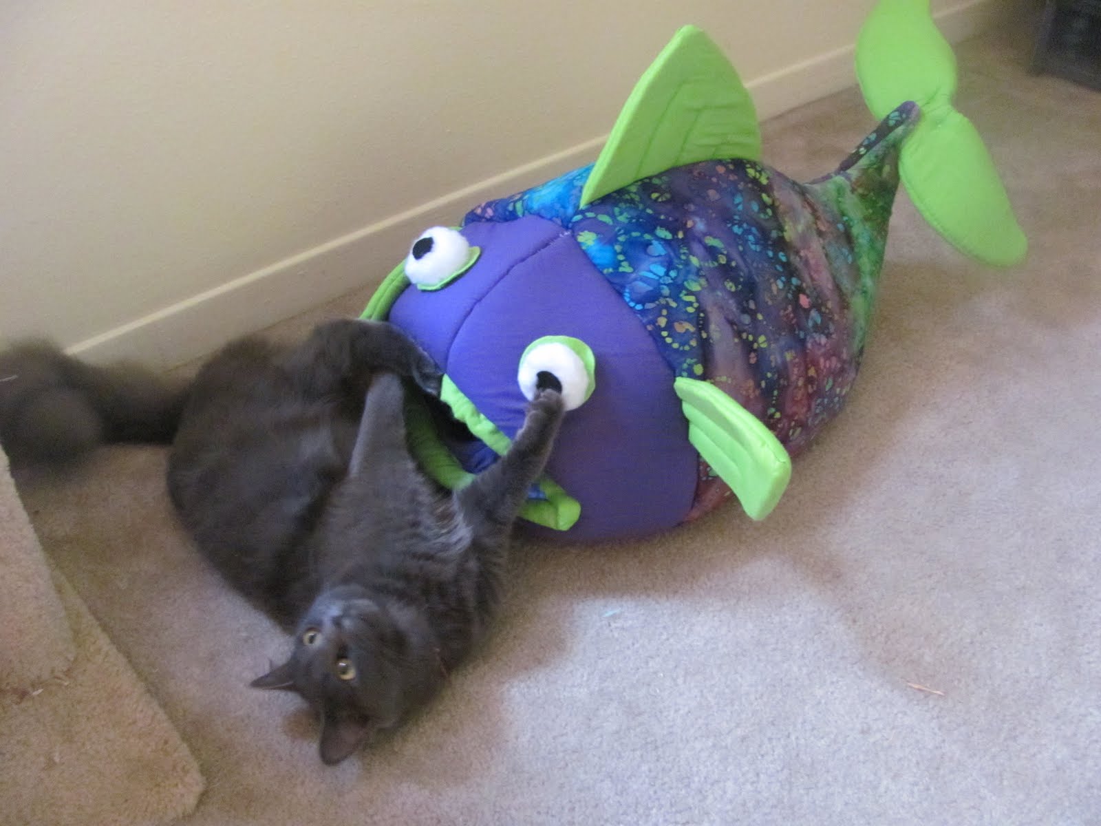 Jar of Laughs Fish Bed for Cats