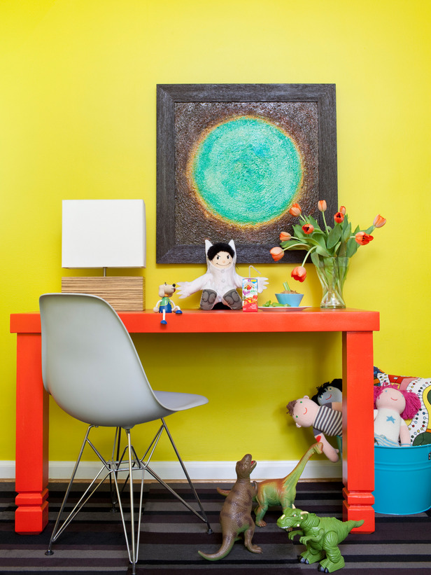 Design to Inspire DIY Small Desk for Small Spaces!