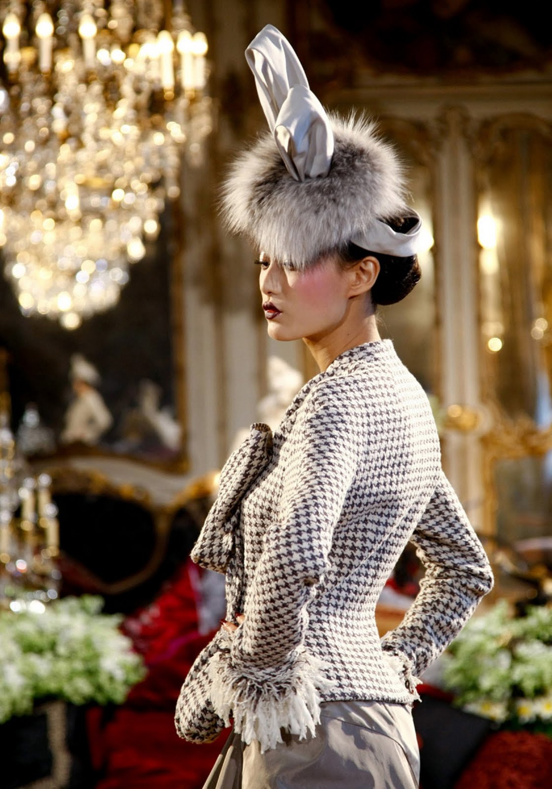 http://4.bp.blogspot.com/-z1j4HeRt0Ig/Ta01YUaPDyI/AAAAAAAAD1Y/zE7SkMuUK8w/s1600/4_john-galliano-rtw-fw-2011-details-014_160904402359.jpg