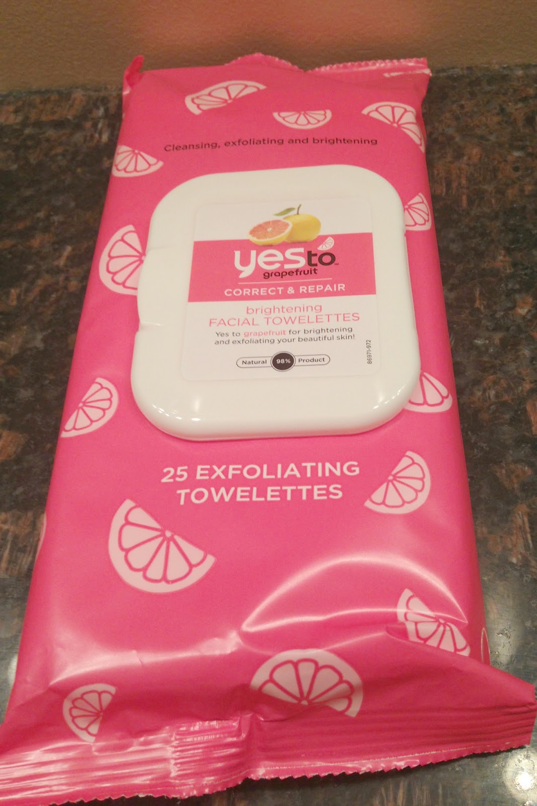 Beauty Test Dummies Say Yes to Grapefruit Brightening Face Wipes