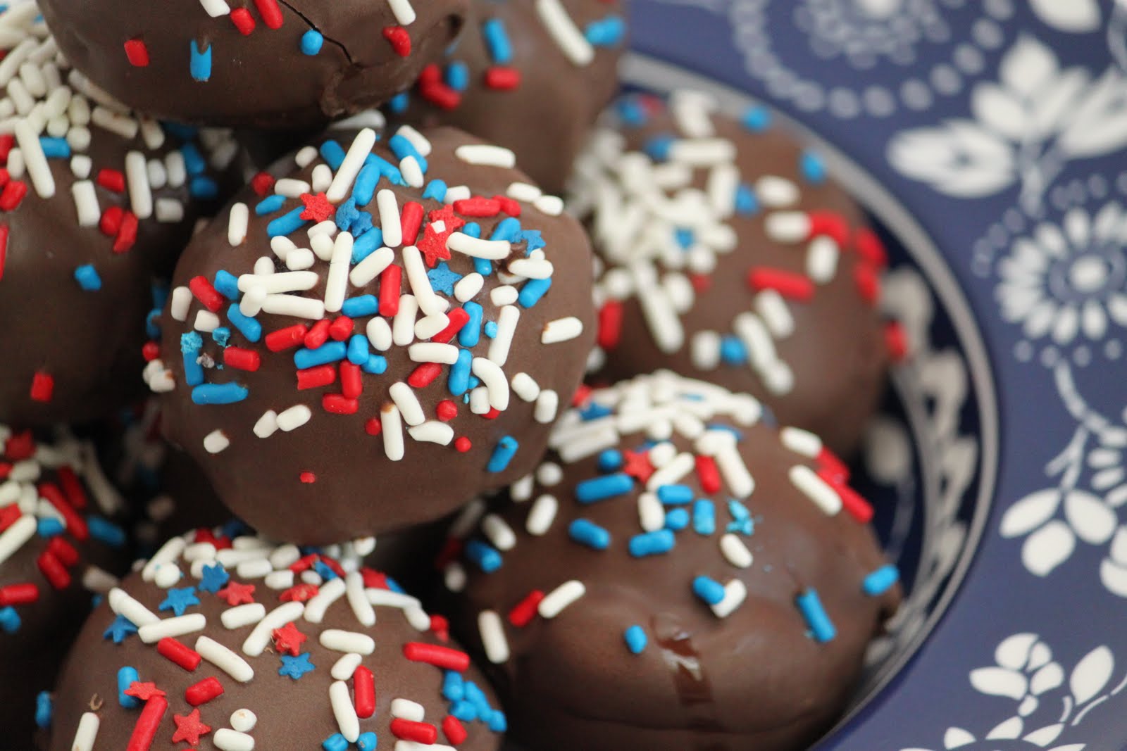 The Blackberry Vine Cake Balls & Cookies