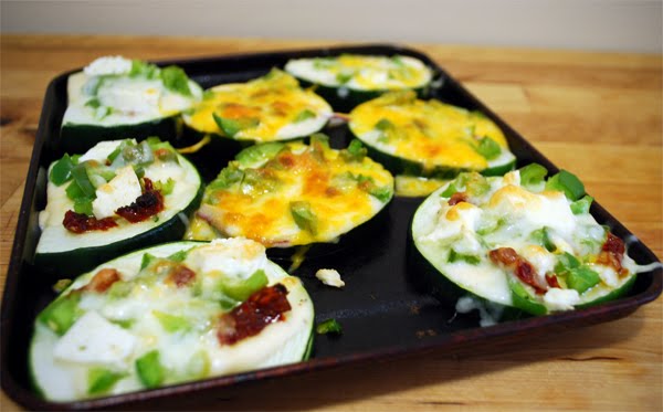 eat your greens: Recipe: toaster oven mini zucchini pizzas