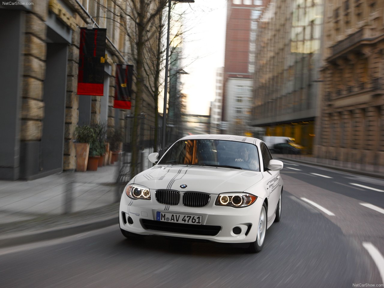http://4.bp.blogspot.com/-z6AbjGyUO-M/TV3-hvlym5I/AAAAAAAAD9w/_GmLjCRnq4Q/s1600/BMW-ActiveE_Concept_2011_1280x960_wallpaper_03.jpg