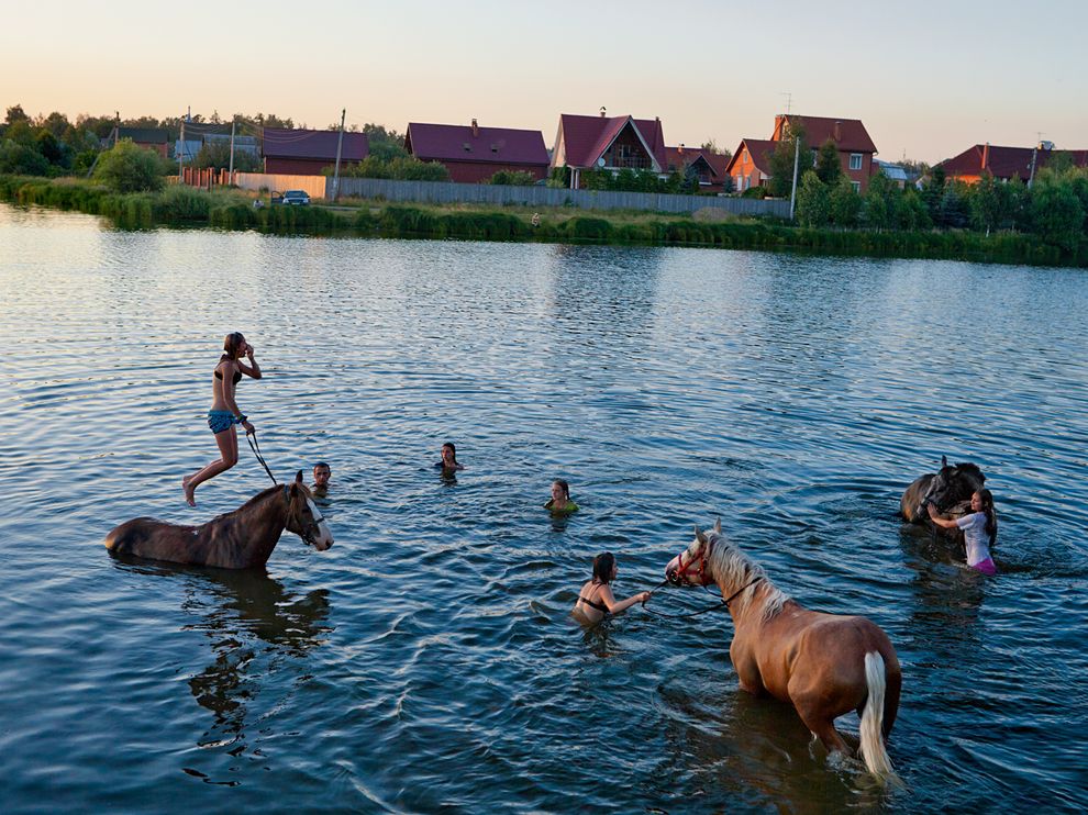 No1 Amazing Things: Swimmers, Russia