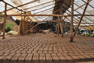 PIXELES Y PALABRAS PLUS : UNA COMUNIDAD ARTESANAL EN LA FABRICACIÓN DE