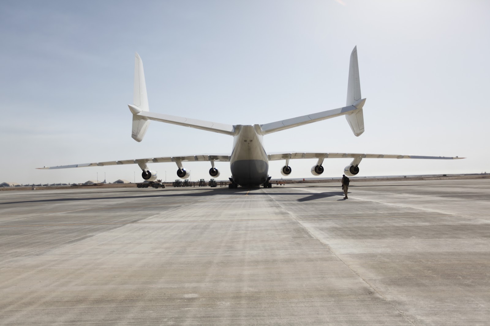 http://4.bp.blogspot.com/-z7eAxkjN3k0/UAA-eIQpWzI/AAAAAAAAKpA/yVMrn99tHCM/s1600/antonov_an225_massive_aft_section.jpg