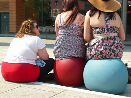 Big+red+butt+ball+optical+illusion.jpg