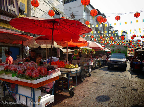 A side street along Yaowarat Road