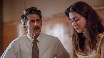 Mary Elizabeth Winstead and Leland Orser in Faults