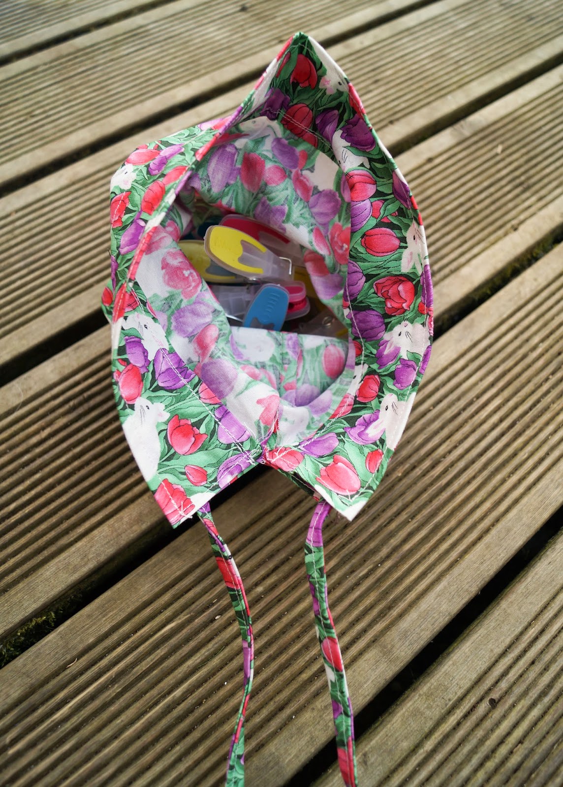 buttons and paint... and a Drawstring Peg Bag