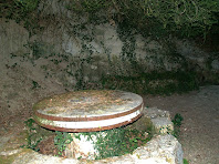 La taula i bancs del racó de la Font de l'Abeurada La taula i bancs del racó de la Font de l'Abeurada