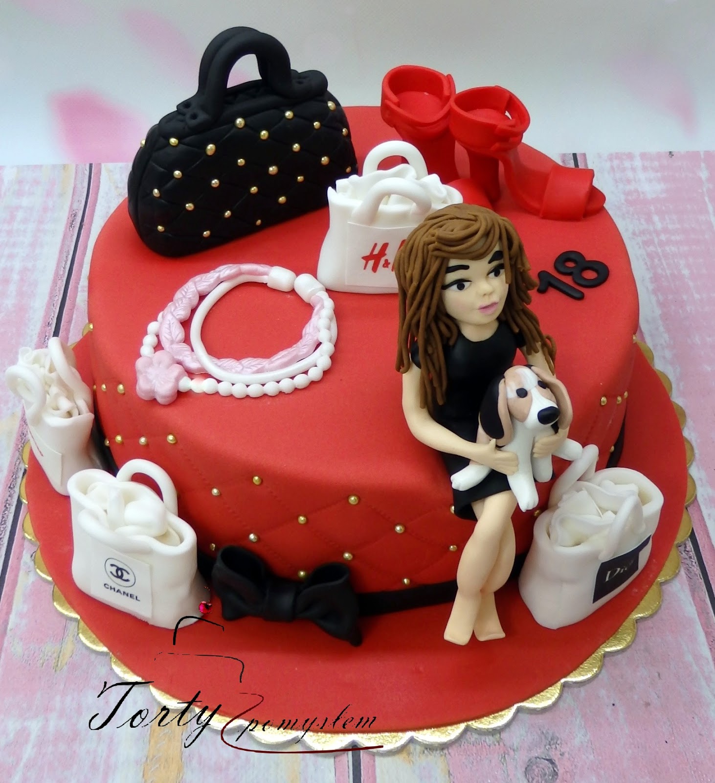 TORTY Z POMYSŁEM Kraków: Tort osiemnastkowy dla dziewczyny.