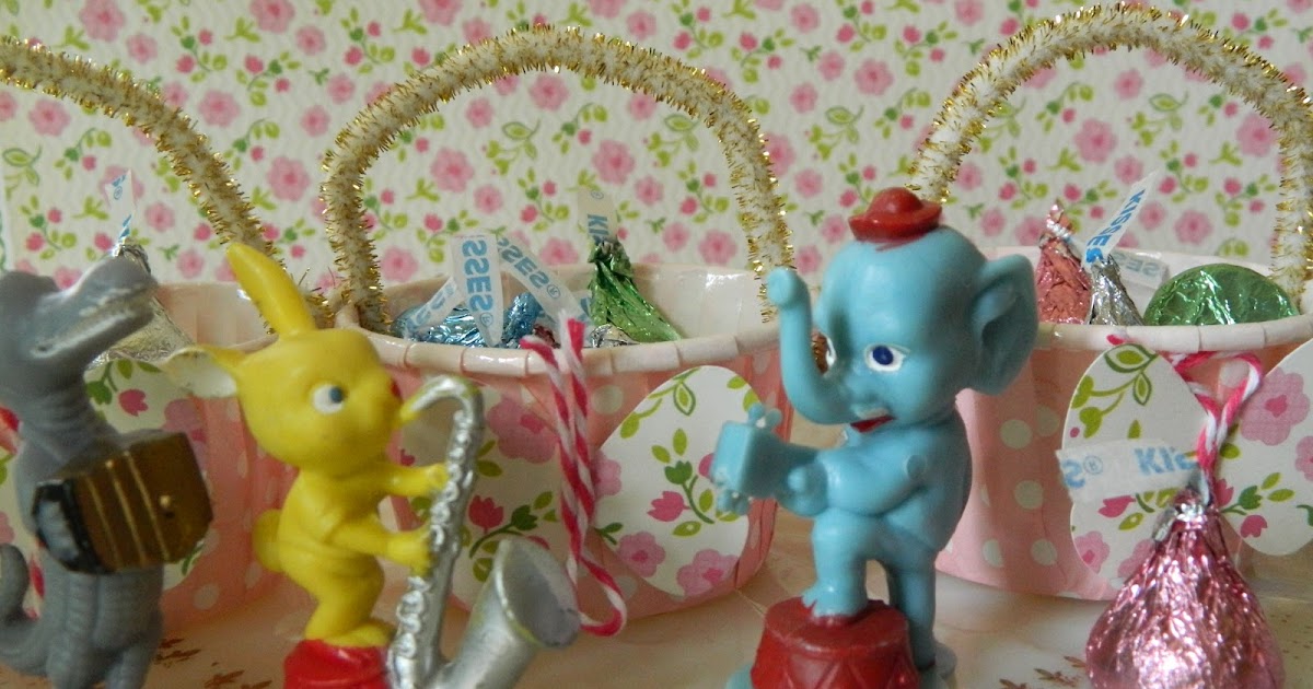 the vintage umbrella Tissue paper May basket