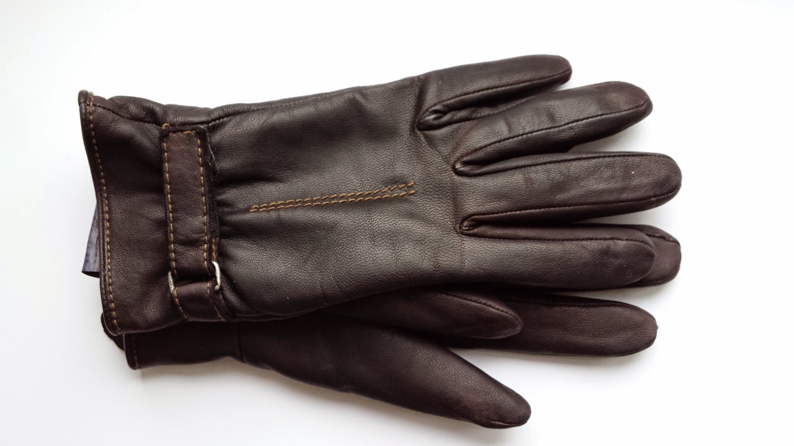http://portialawrie.blogspot.co.uk/2014/12/diy-dyed-leather-gloves-inc-diy-leather.html