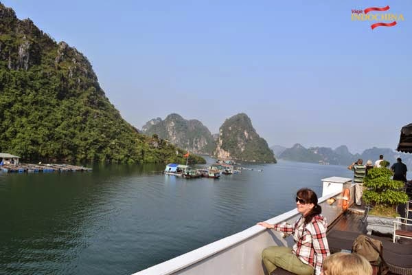 http://viajeindochina.com/destinos/vietnam/bahia-de-halong.html