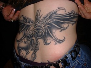 http://4.bp.blogspot.com/-zAquptf7LLI/Te3lH--RhpI/AAAAAAAAAJY/CcWqP4Yx5xo/s1600/Japanese+black+dragon+bird+stomach+tattoo.jpg