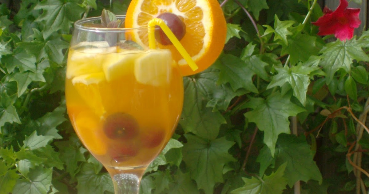 Chocolate & Especiarias SANGRIA BRANCA / WHITE WINE AND FRUIT COCKTAIL