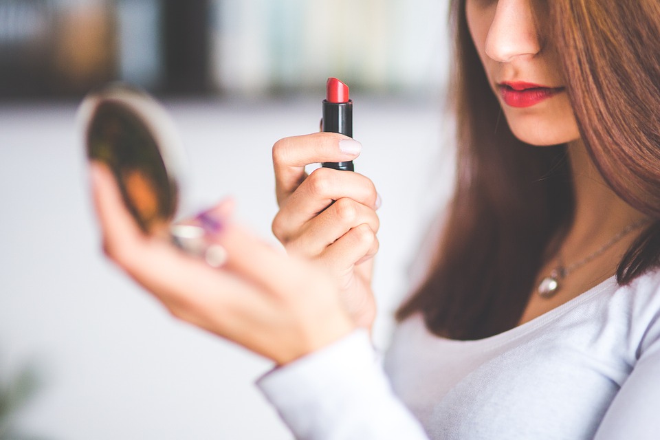 How to Have Perfect-Looking Skin Using Minimal Makeup