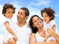 http://4.bp.blogspot.com/-zC-C1QL3ADc/TqsBhjNvUWI/AAAAAAAAC9A/tMeoc8-R3i8/s320/Child+Models+with+Parents.jpg