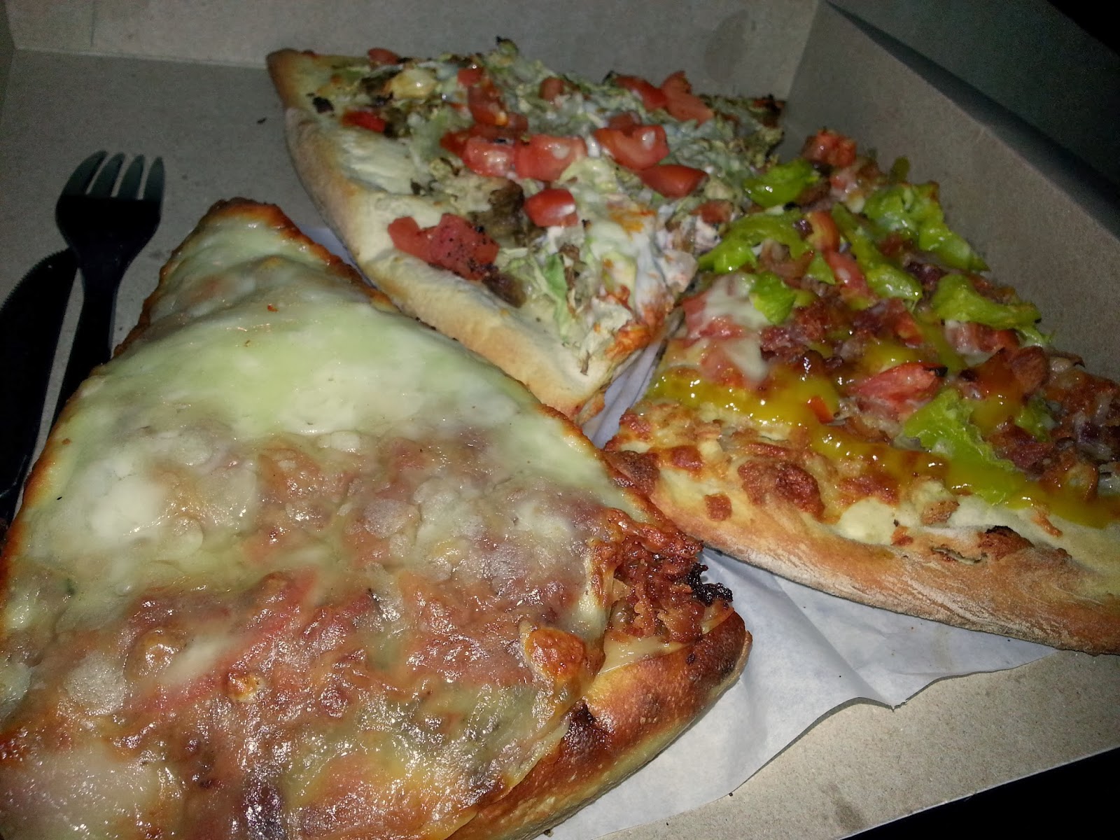 Maxie's Pizza Bar & Grill AoM Places to Eat and Drink