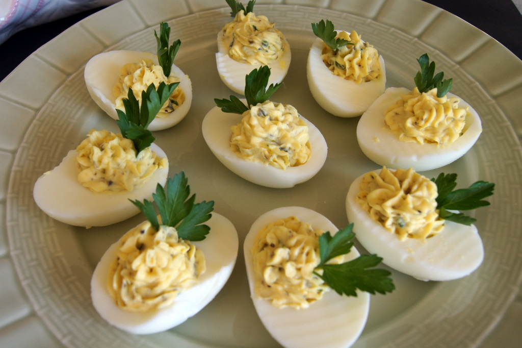 Easy+deviled+eggs+with+relish