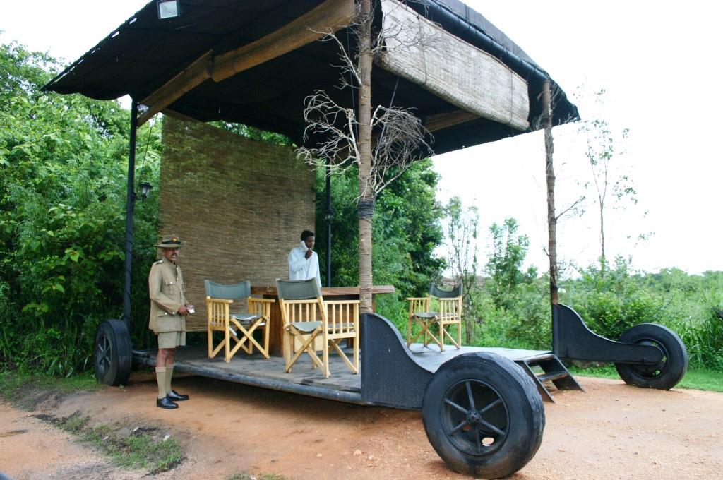 gigantic guard house at the safari hotel