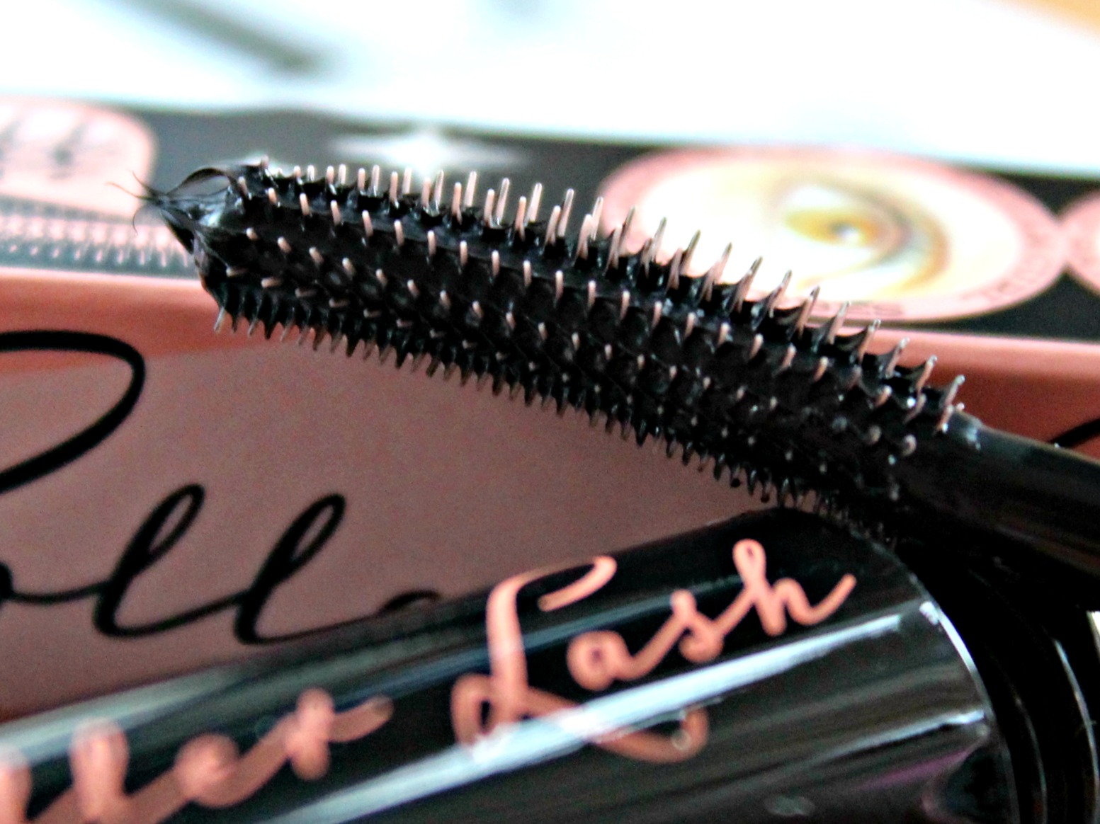 A picture of the Benefit Roller Lash Super-Curling & Lifting Mascara