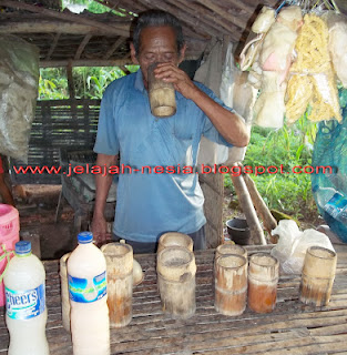 Minum Tuak