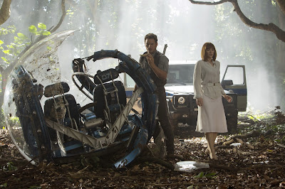 Image of Chris Pratt and Bryce Dallas Howard in Jurassic World