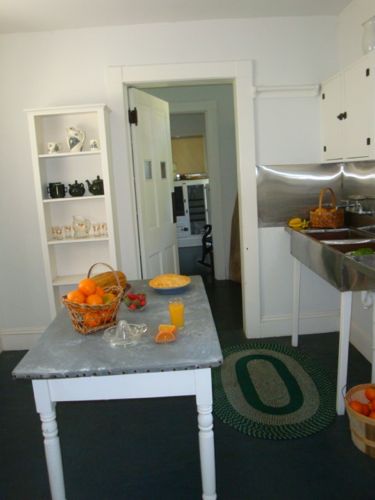 butlers pantry and kitchen