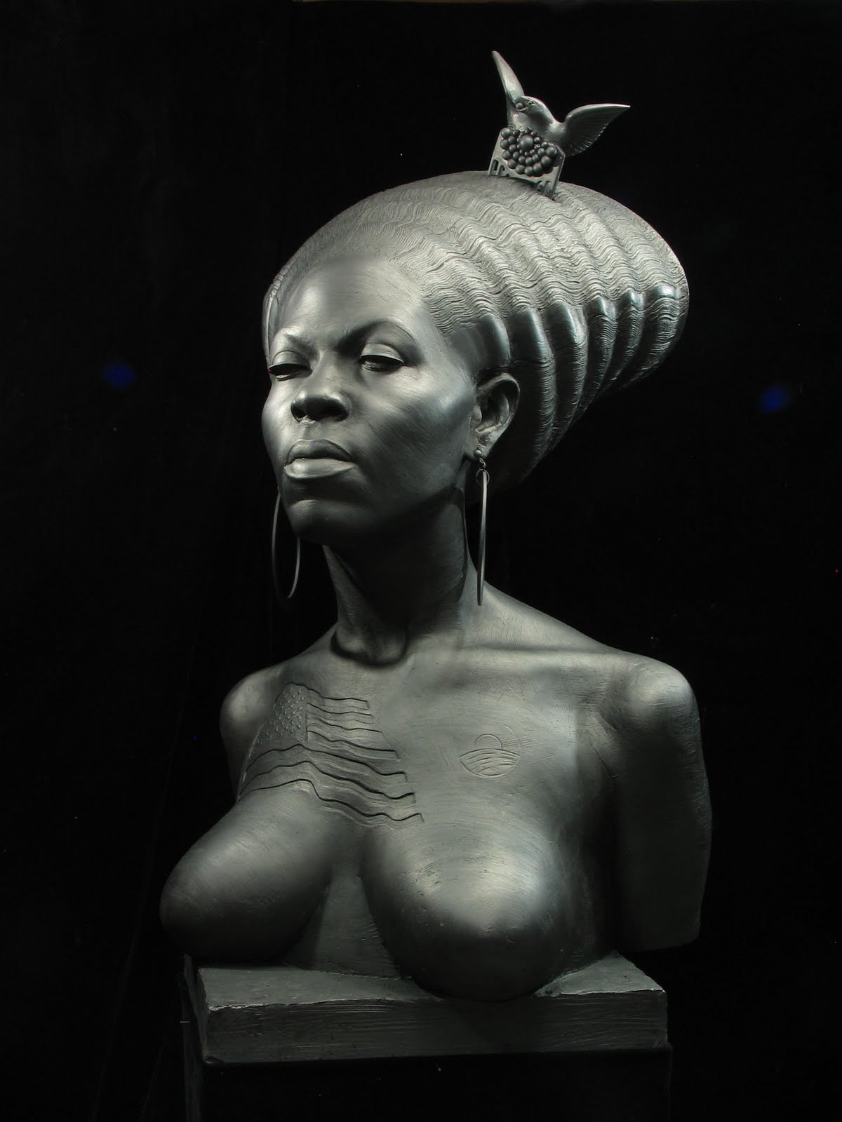 http://4.bp.blogspot.com/-zG4LZ9d1U-I/Ti9-Sx6CqqI/AAAAAAAADs0/H_wYm-OUN6w/s1600/sculptor+Daniel+Edwards%2527+portrayal+of+Michelle+Obama.jpg
