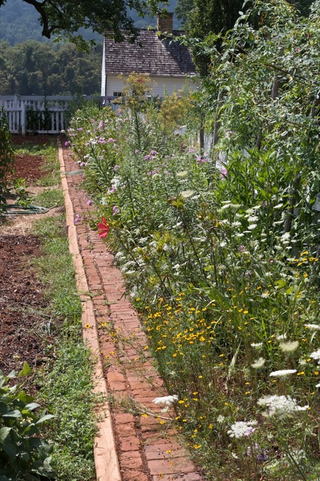 Brick Laminate Picture: Brick Garden Borders