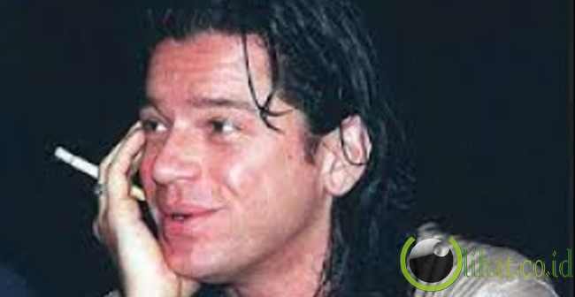 MICHAEL HUTCHENCE (1960-1997) MICHAEL HUTCHENCE (1960-1997)