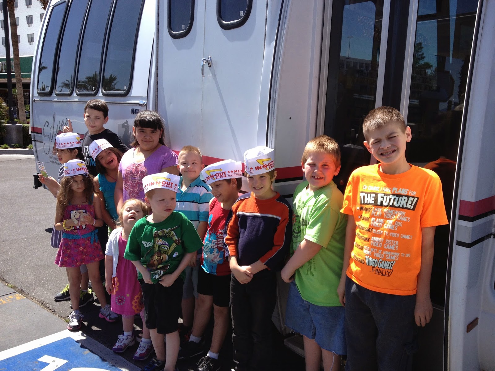 Kids, boys and girls inside a bus to go on beach (3), KD100 @iMGSRC.RU