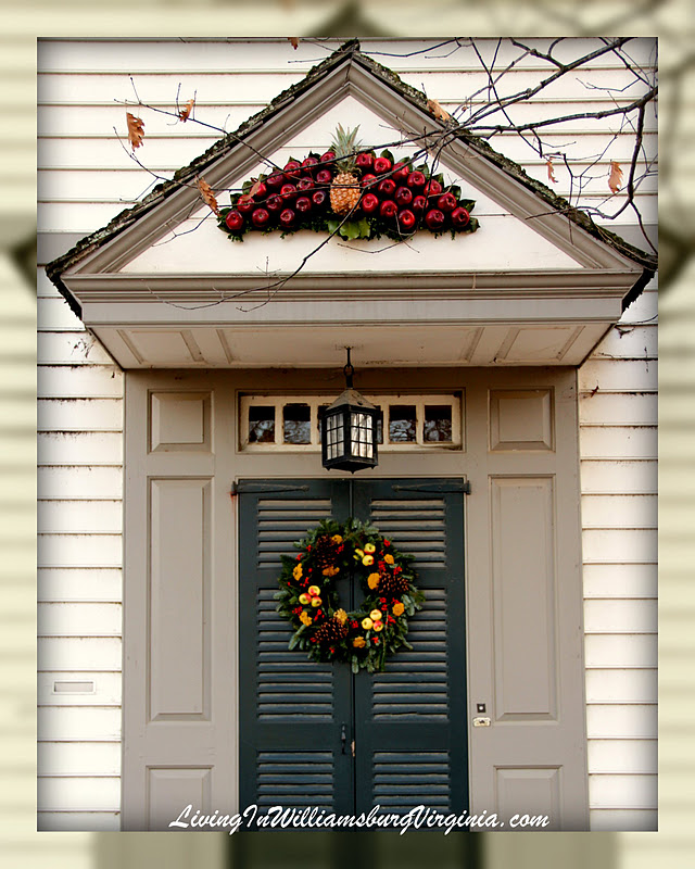 Living In Williamsburg, Virginia Colonial Christmas Decorations, Red