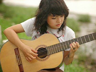 hoc-choi-dan-guitar