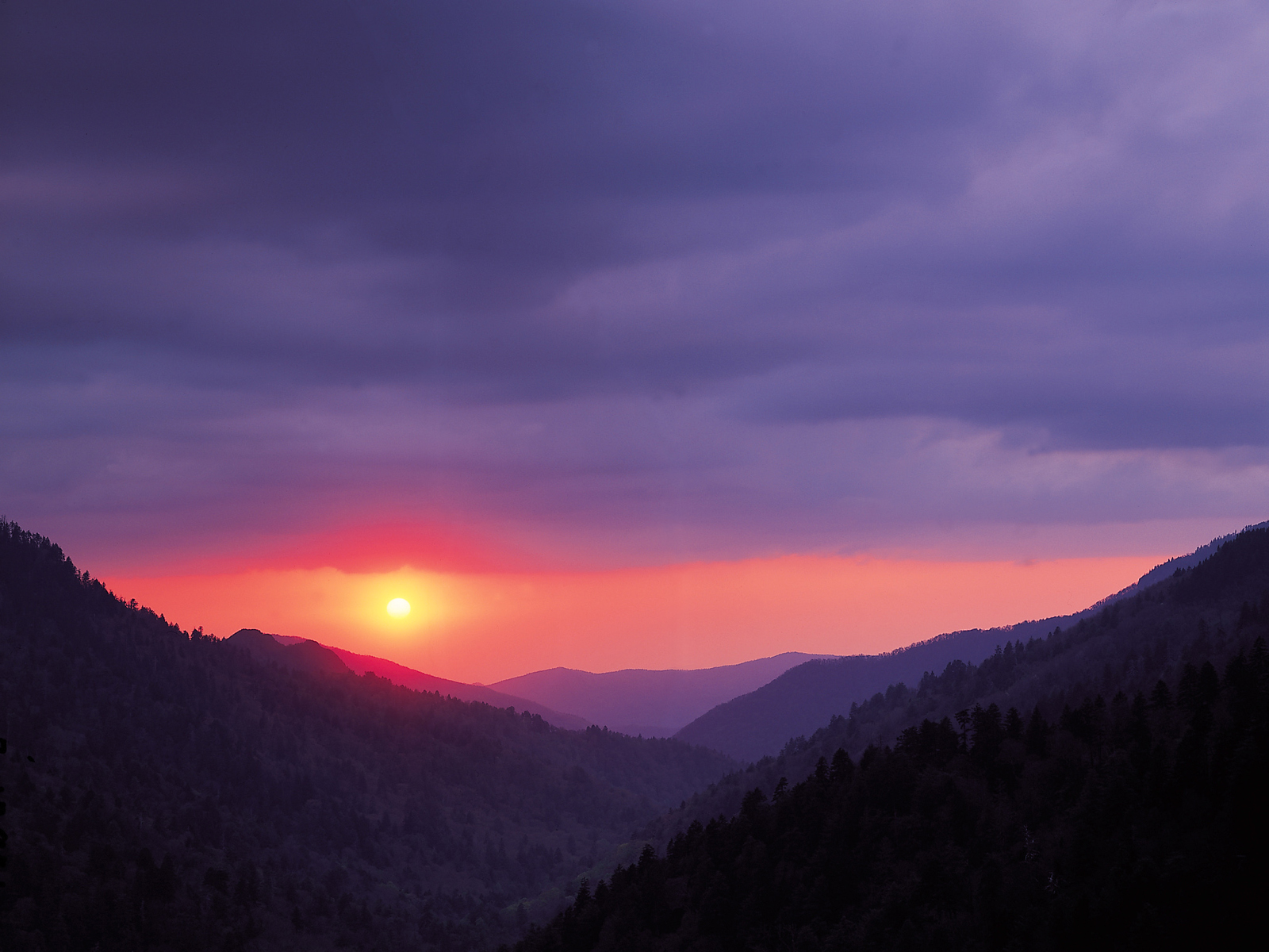 amanecer en las montañas