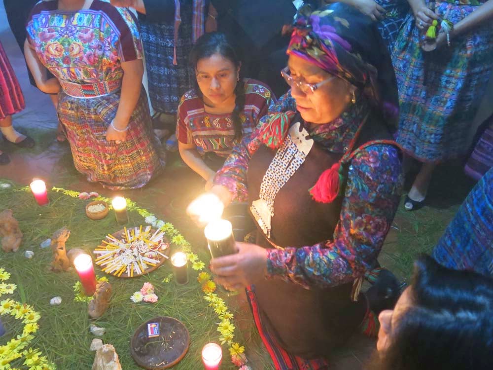 SOFIA PAINEQUEO participa en un Ceremonial Maya