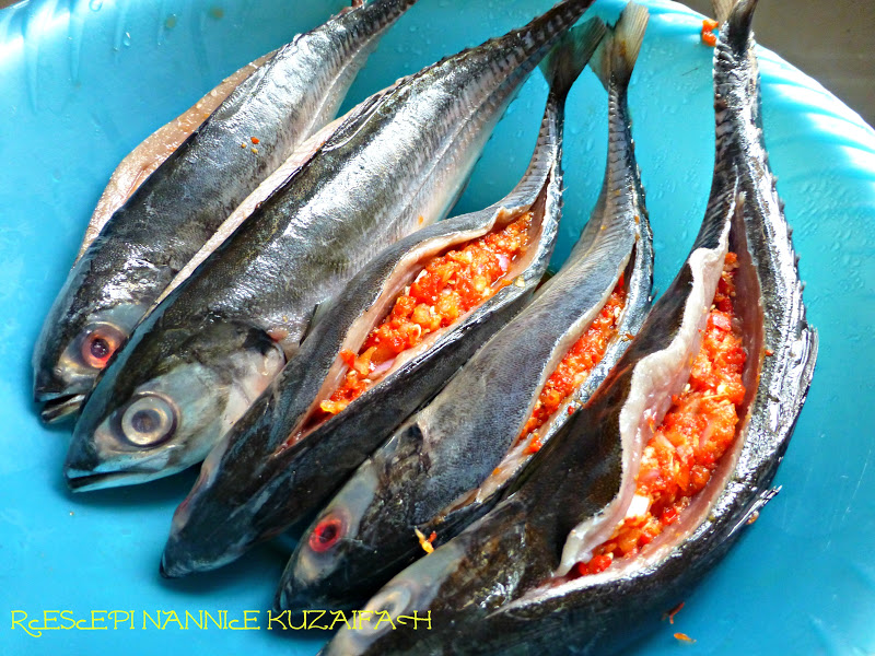 RESEPI NENNIE KHUZAIFAH: Sedapnya - ikan cencaru belah belakang