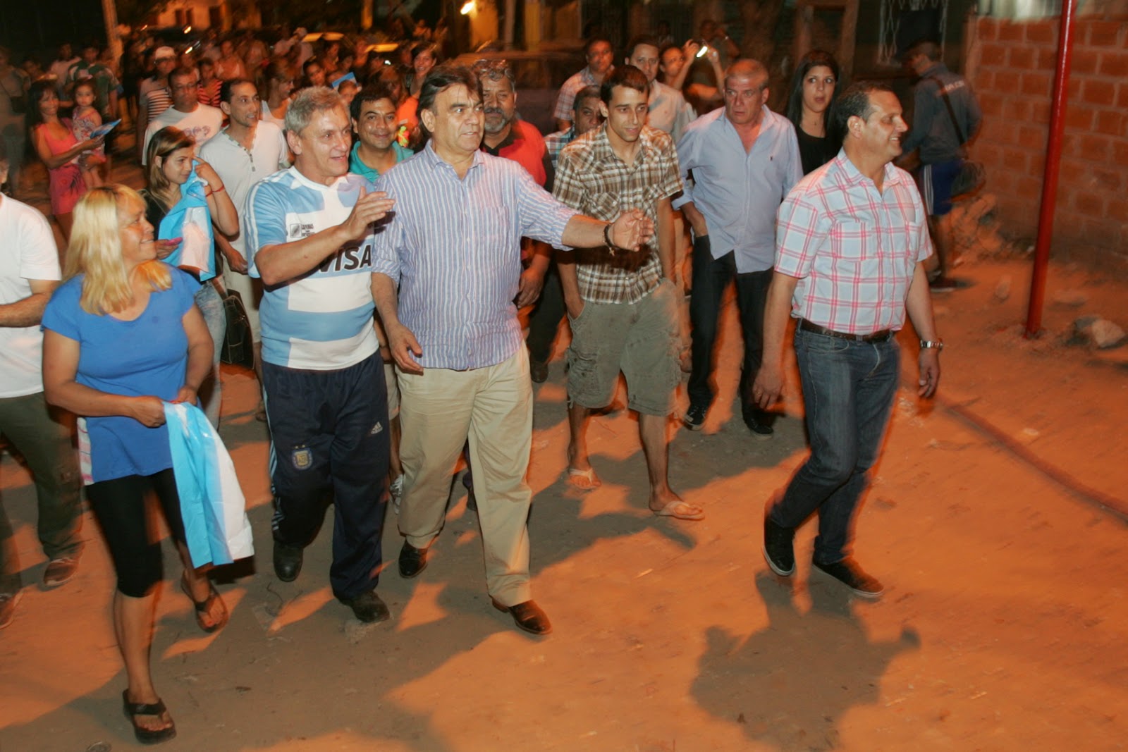 NUEVAS LUMINARIAS EN VILLA ITATI QuilmesHoy