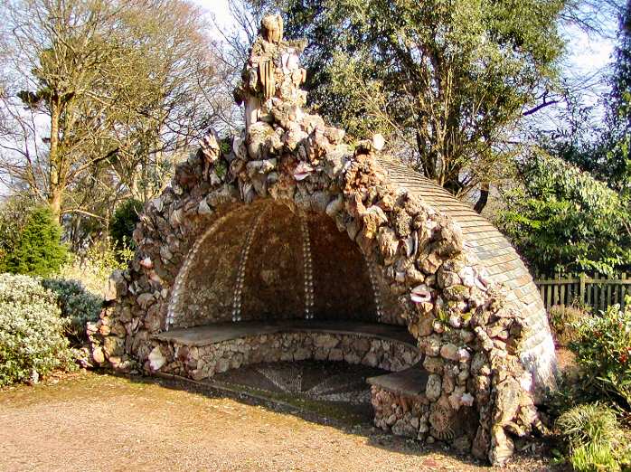 COSMIC MACHINE Shell grotto