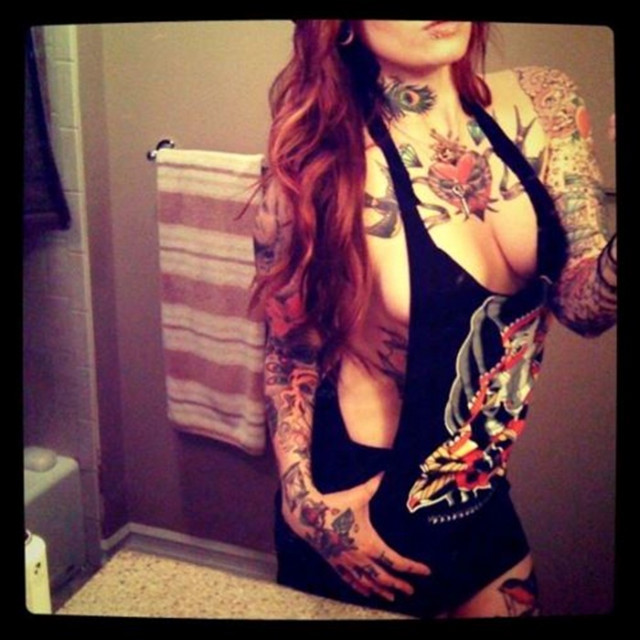 gostosas ruivas com tatuagem