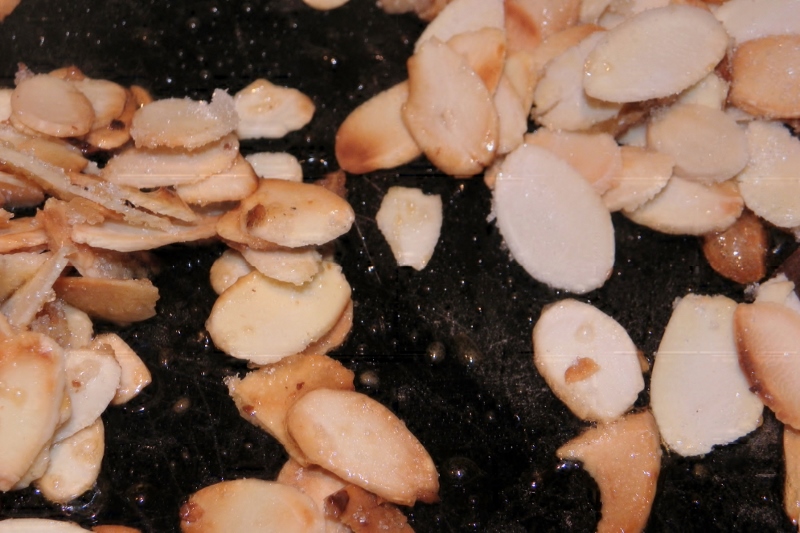 Amandes effilées, grillées et caramélisées par Ama chez xyz Amandes effilées, grillées et caramélisées par Ama chez xyz