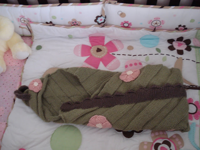 DSMeeBee: Knit Baby Blanket With Hood! Free Pattern!