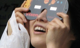 نقره لتكبير أو تصغير الصورة ونقرتين لعرض الصورة في صفحة مستقلة بحجمها الطبيعي