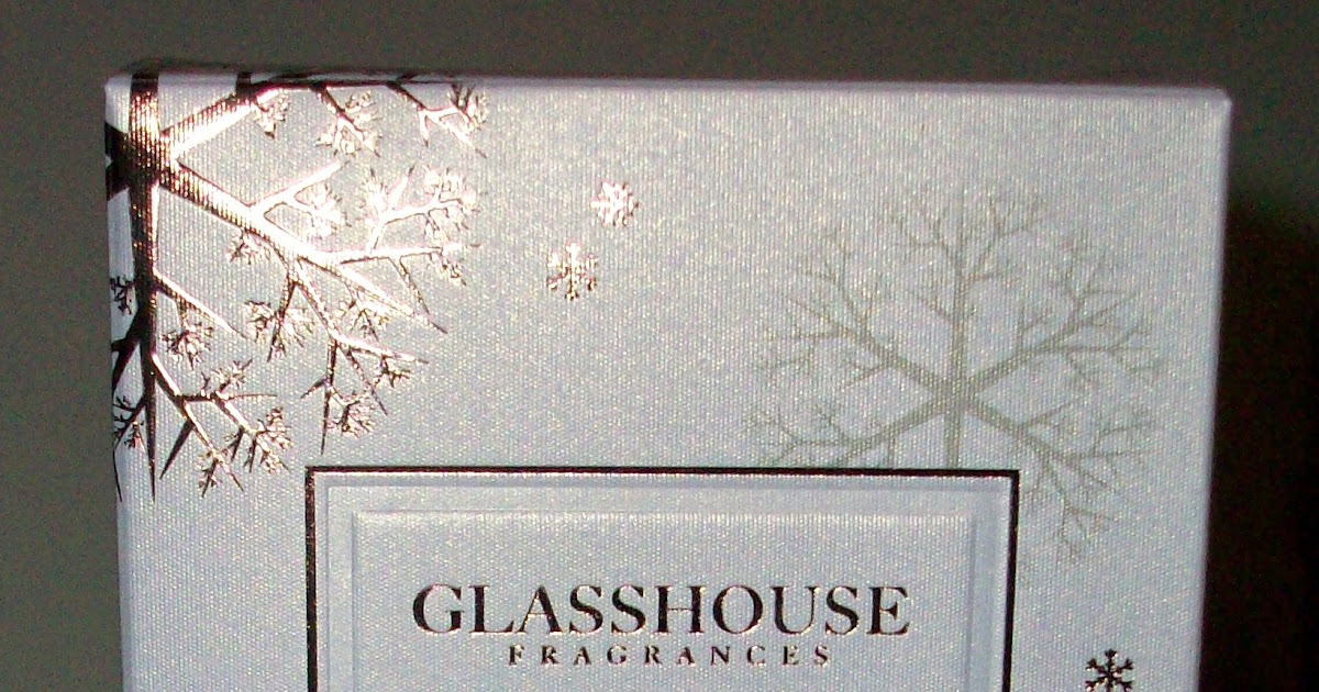 Luxury on the Lips Glasshouse Fragrances White Christmas Candle Review