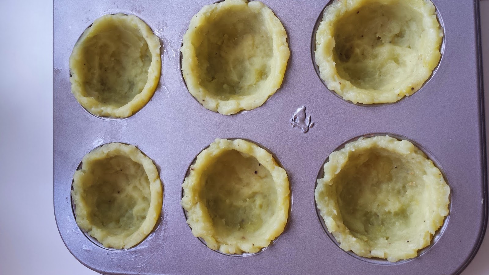 Pastırmalı yumurtalı muffin tarifi Pastırmalı yumurtalı muffin tarifi