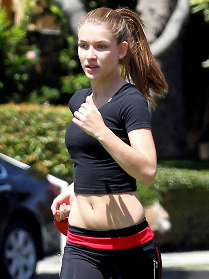 Nathalia Ramos dressed for jogging in Los Angeles