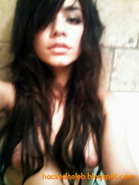 Vanessa Hudgens-naked-images-selfies-boobs-nipple