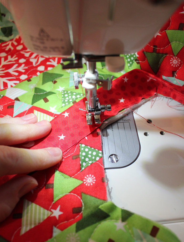 A Bright Corner Binding Tutorial for Quilted Christmas Tree Skirt Pattern